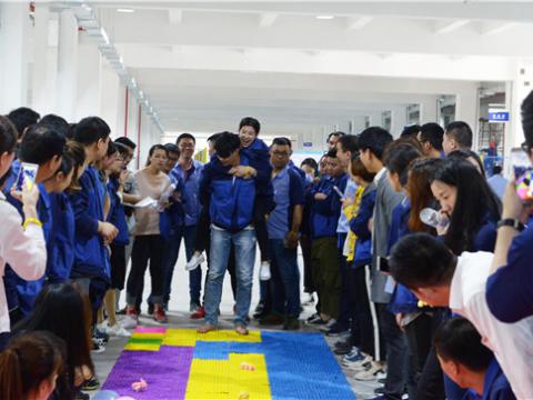 坚贞立志，永葆精神，奋勇当先，不负青春